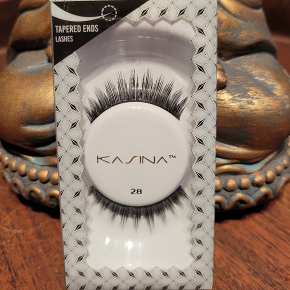 Strip Lashes - Picture 1 of 3